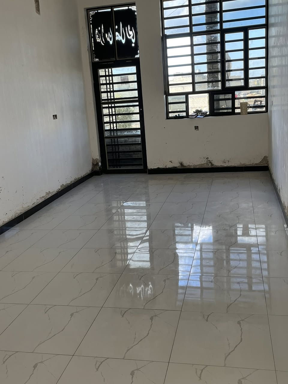 خلفيات سراميك وبورسلين ومرمر شغل درجه أولى استفسار ***********
