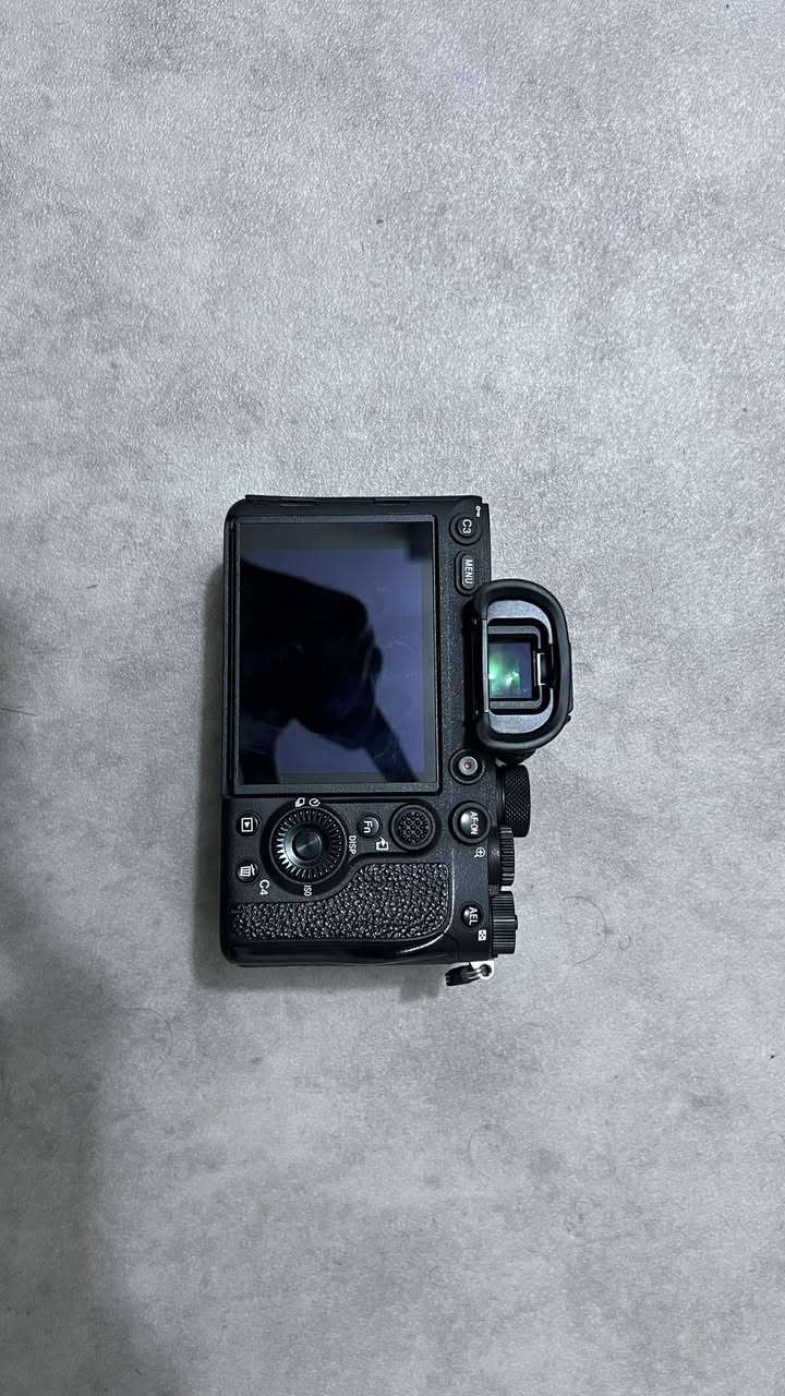 sony a7r4 للبيع 
شترها 28 k
استخدام كلش قليل
النظافة ١٠٠٪؜ 
جميع ملاحقاتها موجودة
للاستفسار والشراء على 
الرقم 
***********
