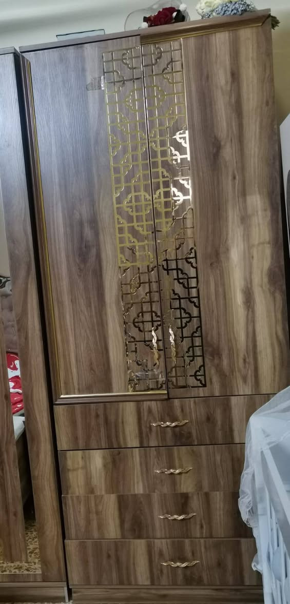 السلام عليكم من رخصه الادمن المحترم 
غرفه نوم تركي 

فصال حديث 

غرفة جاهزه جديده 

عشر قطع 

من عدا الدوشك والجرجف 

مكاني حمدانيه 

السعر عل خاص 
غرفه ضخمه 
وسعرها مناسب 

رقم الهاتف ***********
