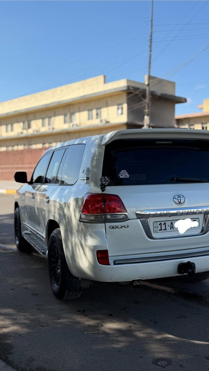 لاندكروزر (2011) ستيني ✅
ماشية 204 ألف كم حقيقي
2011))ستينيه
((محرك وكير مكفول))✔️
فول مواصفات، معروفة مواصفات الستيني
السيارة مجهزة تجهيز بر كامل

الإضافات:
 • السيارة عليها سبيسرات تعلي
 • عليها تخم ويل برايد
 • تخم ويل شاهين 2025
 • عليها بلوجكترات أمامية
 • عليها لدات جانبية وخلفية
 • بلوجكتر خلفي
 • جهاز كارمن GPS
 • وغيرها من الإضافات

السيارة موجودة كل أغراضها البلادية 
تريدها هيج، تريدها أرجعها لك بلادي عادي

السيارة بيها جاملغ مبدل
وبراغي باب مفتوح
والسونر مبين بالمنشور

السعر:
🛑 السعر على وضعها وصرفها: 315 ورقة
🛑 السعر على وضعها البلادي: 305 ورقة
وبيها مجال شي بسيط

رقم بغداد — باسمي السيارة 
📍 العنوان: بغداد / شارع فلسطين
📞 للاستفسار: ***********
