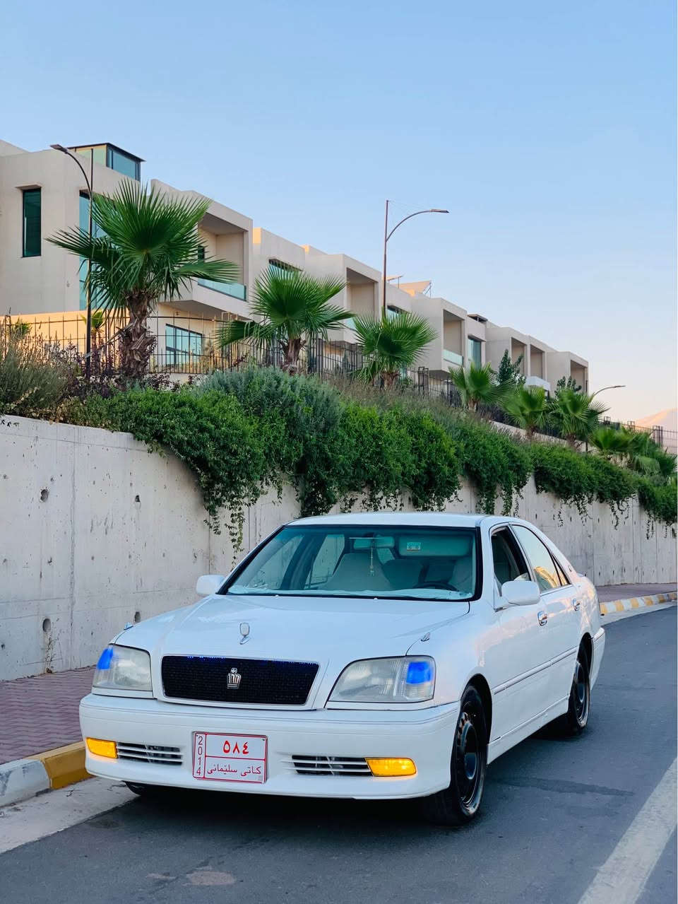 Toyota crawn malika 
براوه براوه 
ناوزه رد 
ده عمو ليدراوى نيه 
پيشو دوا كريستال 
٤ دوگمه 
سه لاجه مه ركه زى 
په رده 
گير مه كينه 
ته بريد 
لايتو زين ؤن  
كاره باي
به شه رت 
كه ڤه رو شانسى به شه رت 
كه ميك  ته قه وره قه و ورده مه سره في هه يه 
كؤتاى ٣٠ گه لا يه 
شوين سليمانى 
ژ.م*********** Singapore
