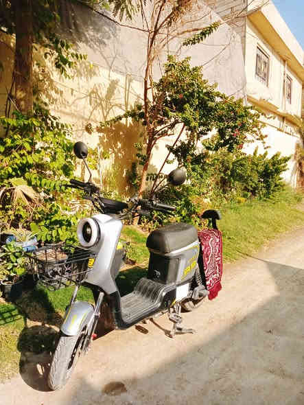 السلام عليكم
2025 موديل R9 دراجة شحن 
 خمس بطاريات اصلية
  (R) نظام رجوع الى الخلف
شاشه دجتل
تحديد 4 سرع
بريكات هيدروليك 
السرعة القصوى (الحقيقية ): 70
جهاز انذار
 (LED) لايت 
اشاير أمامي و خلفي
دبلات 2 امامي (هيدروليك)  والخلفي (غازي)

السعر : 425
العنوان : كربلاء - باب بغداد
للأستفسار : *********** (واتساب / رصيد)
