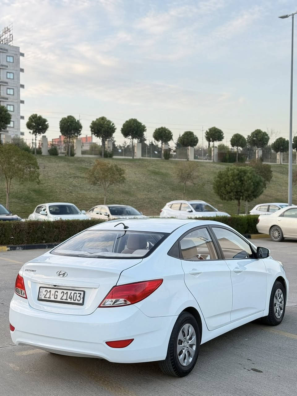 الـسـلام عـلـيـكـم ورحـمـة الـلـه وبـركـاتـه 

‏‎       ——— لـلـبـيع  ———

هيونداي اكسنت — Hyundai Accent

‏‎وراد خليجي.     —  بدون ايرباك   

‏‎الموديل           — 2017 

حجم المكينه   — V4/1400 

‏‎اللون               — ابيض    

المسافه المقطوعه — 97.000

‏‎حالة السياره.    —  صبغ الجاملغ +الباب  

‏‎المواصفات 

‏‎-تحكم ستيرن جهتين 
- تحديد سرعه 
- ABS 
-شاشه 
-إشاره بالمرايه 
‏‎-مانع انزلاق 
-كامره خلفيه
‏‎باقي المواصفات المعروفه 

‏‎رقم السياره    — السليمانيه    

السعر.           — 102$  بيها مجال 

‏‎موقع  السياره — السليمانيه   

‏‎للأستفسار.     — ***********—***********
