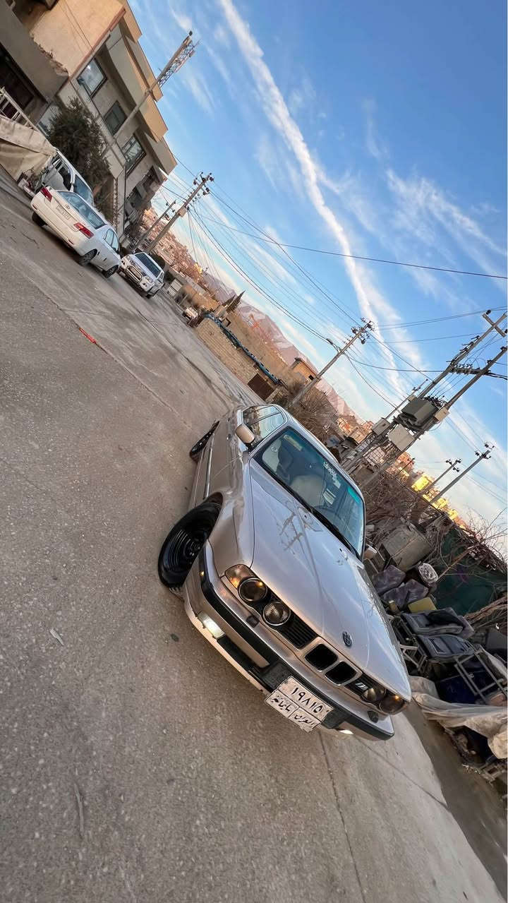 سڵاوی خوای گەورە لەهەموو لایەک. 
بی ئێم بۆ فرۆشتن مۆدێل (١٩٩١)  ٥٢٠ گێڕعادی مەرغوب بەنزین هەرناخوا بەشەری گێڕو مەکینە ئەکسل کامل هەموو گیانی بەشەرتی ١٠ وەستا 
سڵایت دوجام کارەبا شاشە کامێرە تاقمێ ویلی دوسایزی لەسەرە عادی نەرم کپ تونوتۆڵ بێدەعمو لێدراو گەرموو ساردی مەزبوتە کامل مەسرەفی کراوە ڕەقەم سلێمانی سەنەوی ساڵێکە بەسەر چووە  حیزام بۆیاخ نییە من بەحیزام ئەی فرۆشم سەقفی بۆیاخی نییە سعری (٤٧$) مامەڵەیەکی کەم گۆڕینەوە ناکەم تەنها فرۆشتن 
*********** السليمانية, العراق
