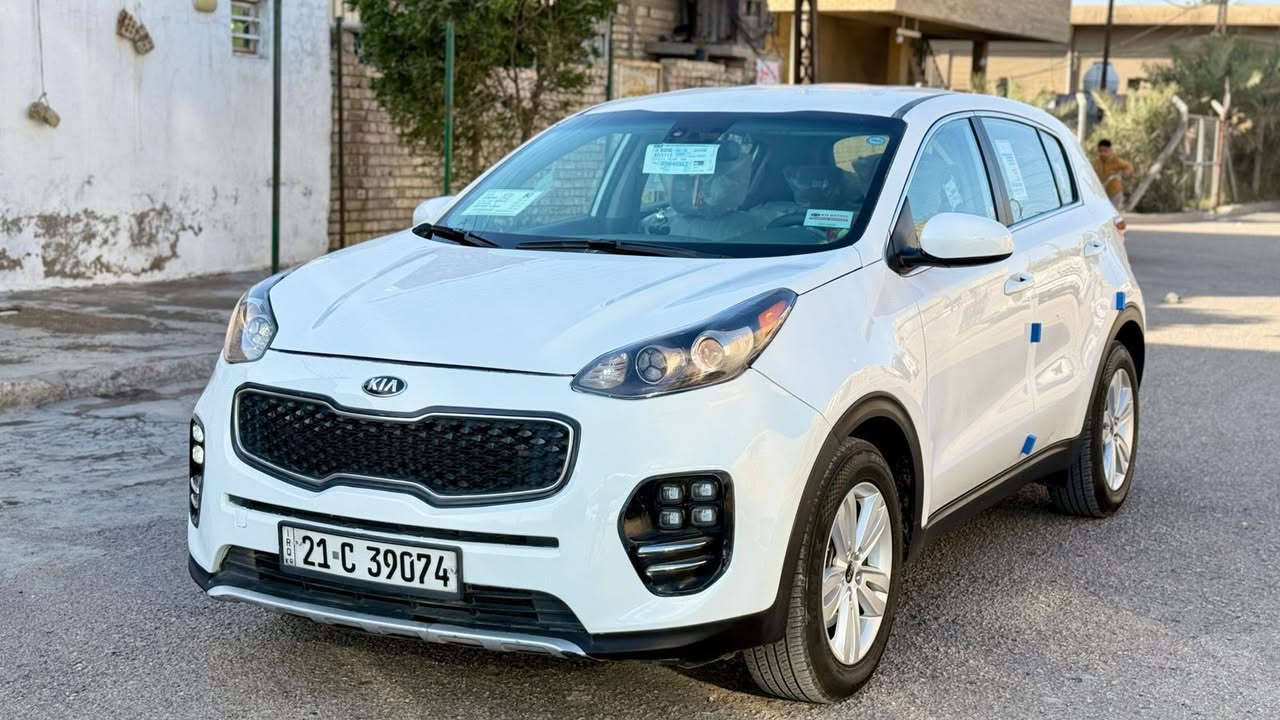 للبيع كيا سبورتج موديل 2017 لون ابيض حادث السياره بنيد بدون دواخل ولباقي لا صبغ  ولا شخوط ولا تكحيل ولا تبديل بشرط السونار شواصي ولغود مكفولات كير ومحرك 2400 رقم شمالي الدولي الجديد ب اسمي تريد تحويل وكاله ثاني يوم هزه وفحص جديده سنويه جديده  يعني سياره ما عوزها مصرف ربع دينار جاهزه تخم تايرات جديد صدر جديد سياره مال بيت ع ايدي وما بيها نقص جاهزه داخل لونين بيجي ورصاصي شاشه كبيره وكامره فول تحكم ستيرن كشنات تتفئه فورويل سبايدرات بلاديه جهتين كروز مثبت السرعه مانع الانزلاق قطعتين تبريد مركزي منفصل نضام صعود ونزول منحدرات مود درايف ثلاثه انضمه قياده سبورت وسمارت وايكو اقتصاد البانزين وبعد بيها مواصفات اكثر / مكان السيارة بغداد-الرصافه  للاستفسار الاتصال على الرقم *********** وبيه واتساب#السعر_148 وبيها مجال  بسيط
