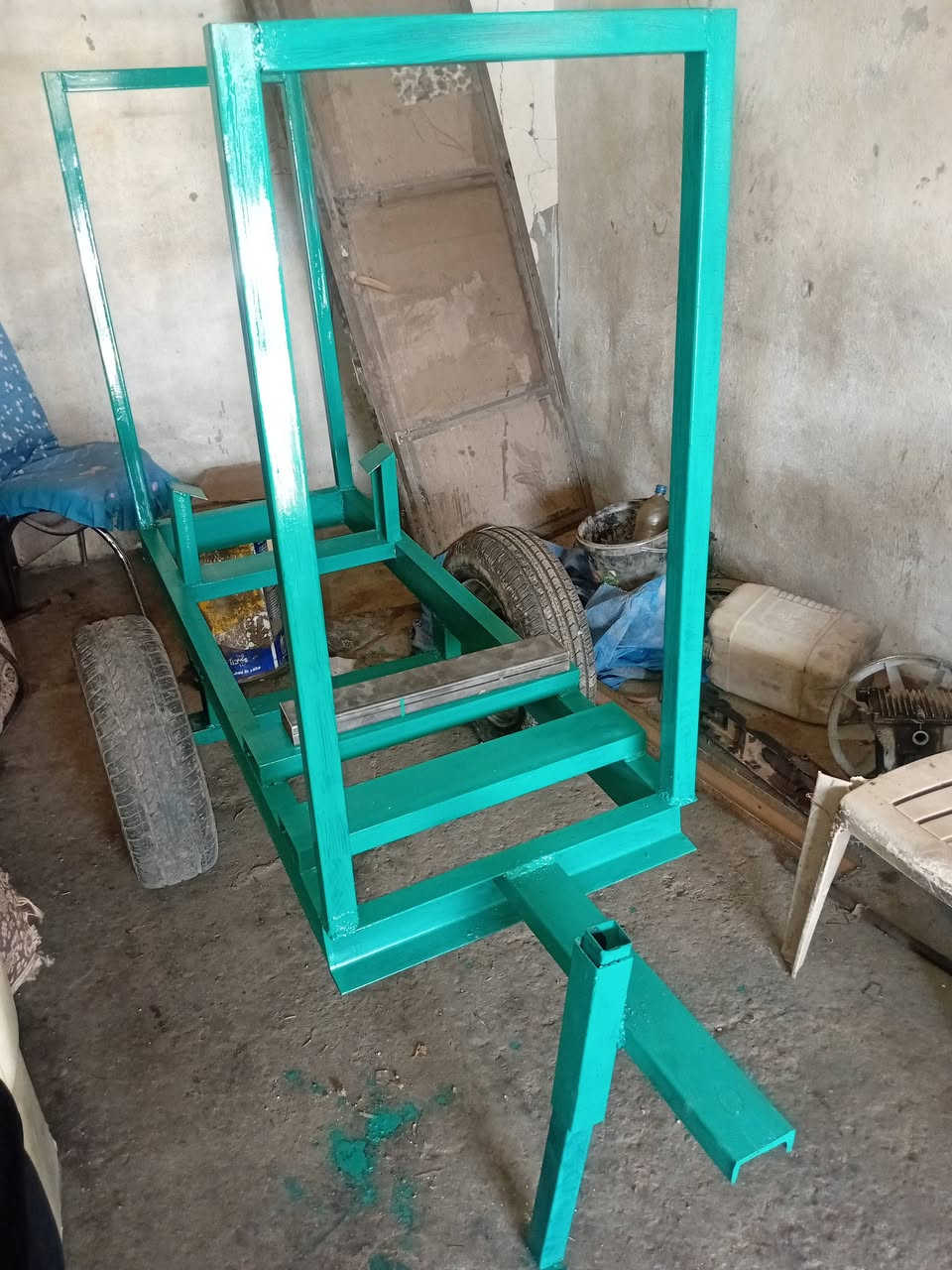للبيع شاصي مولدة كيا جديد غير مستعمل جنل ابو الاربعة السعر 300  الف وبية مجال العنوان بغداد للاستفسار الاتصال على الرقم ***********
