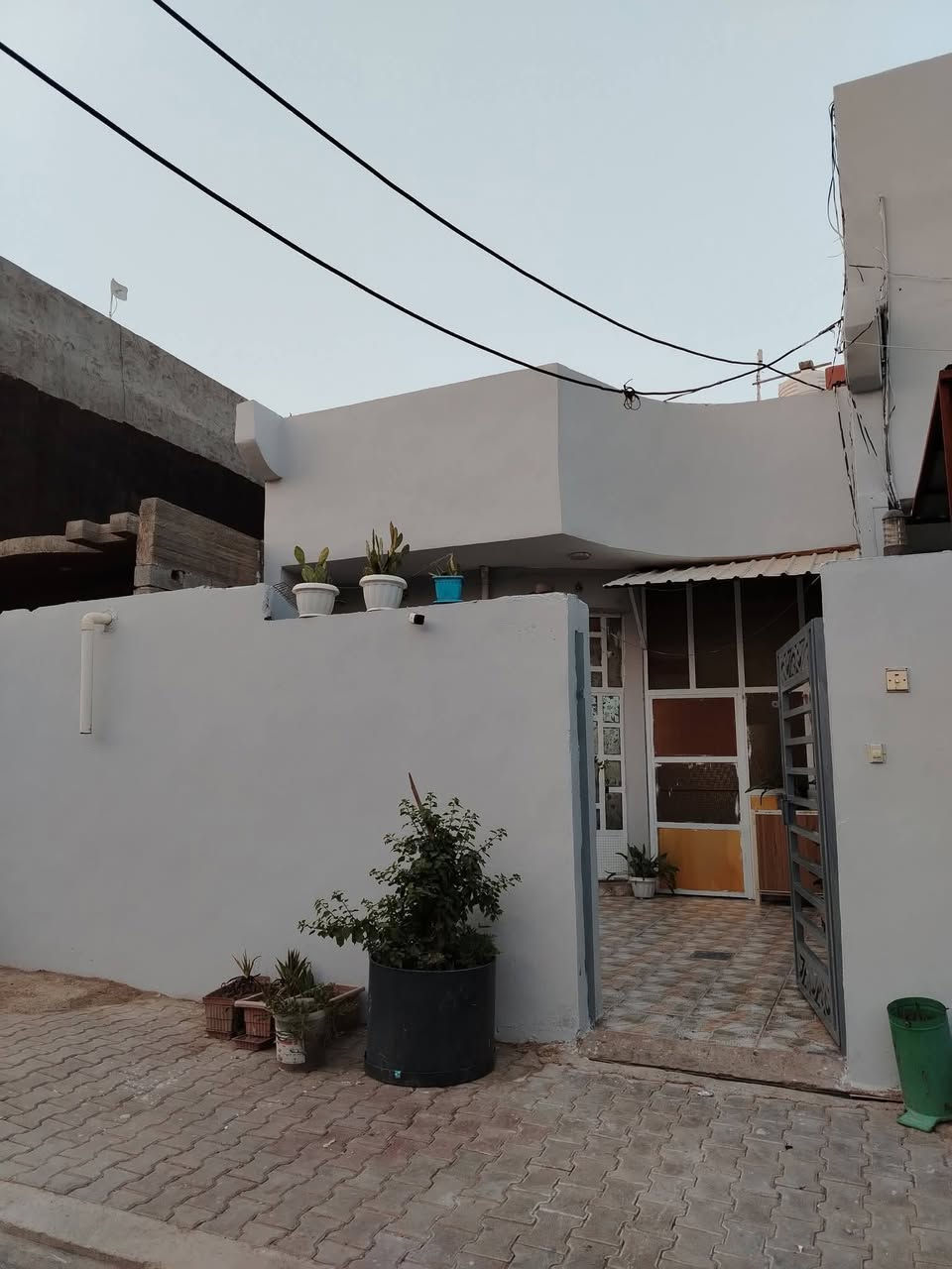 دار للبيع مساحه 120 متر مكاني بهرز حي القادسيه فرع هدوء ونضيف خلفي مولد نزهان مجاور بستان فيصل الخشالي خدمات كامله مجاري تبليط فرع هدوء السعر 90 بناء 2020
للاستفسار ***********
