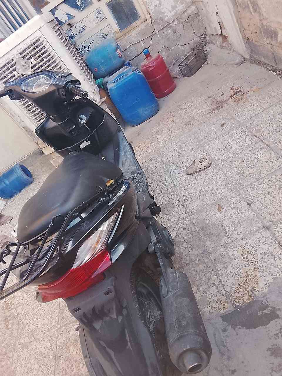 سلام عليكم دراجة للبيع نضيفه ادرس ياباني ياماها الدراجة الملف مالها محترك ما تشتغل فقط السعر300وبيها مجال للطيبين الرقم***********فقط واتساب العنوان بغداد الشعب حي البساتين
