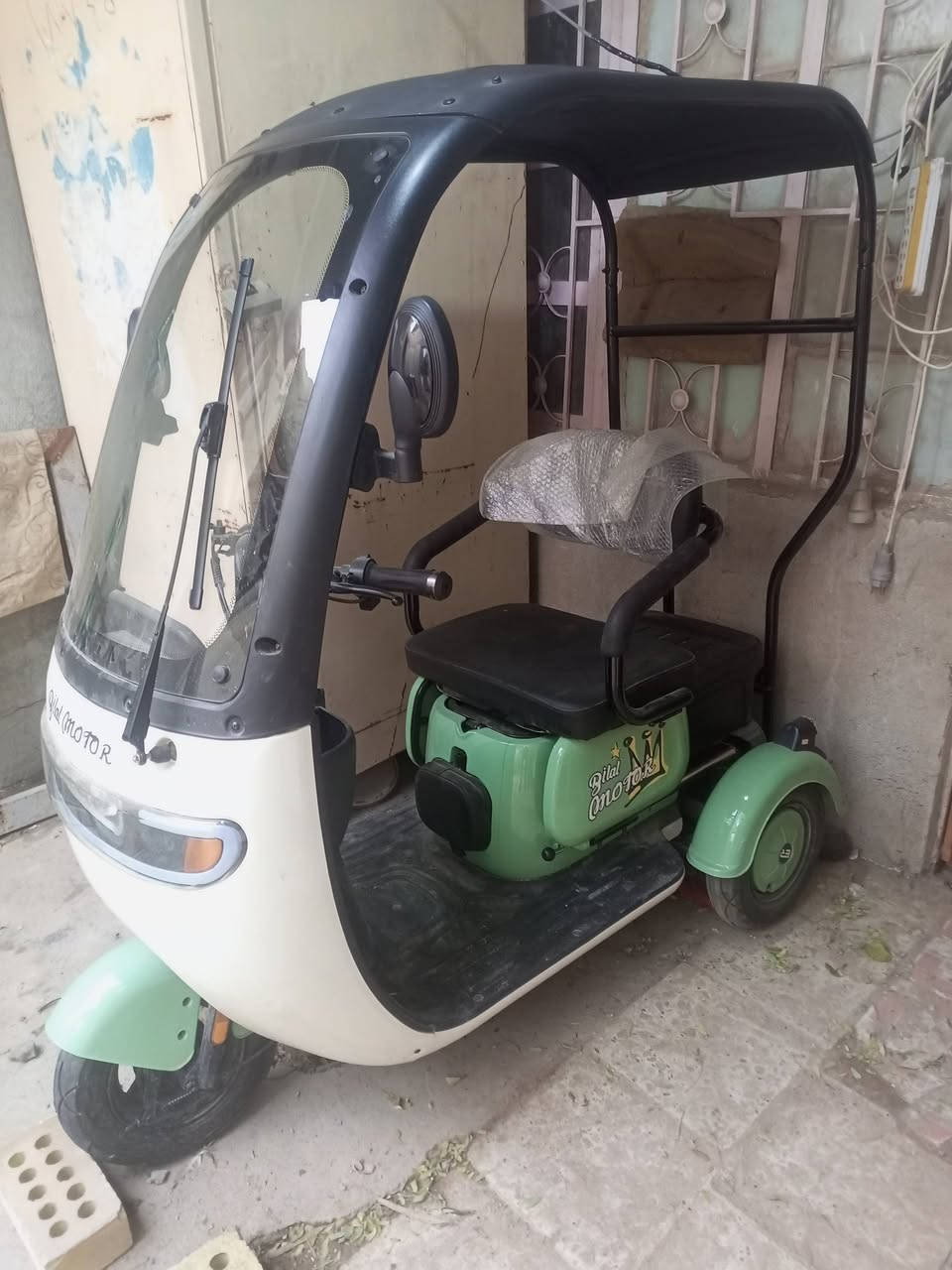 سلام عليكم دراجة شحن جديدة كلش زيرو موديل 2026 صارلها سبوع من اشتريناها جديدة بحالة زيرو سعر 900 وبيها مجال شي بسيط مكان كربلاء ***********
