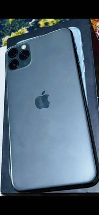 آيفون 11برو ماكس البيع  ذاكرة 256 بطارية ٧٦ مكفول من كلشي ملحقات كارتو...