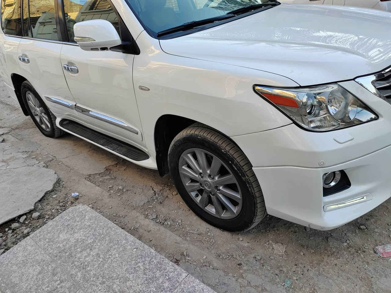 لكزز ٢٠١١ بريم بلادية  مكفولة حته من الشخط بدون اي رصعة  ماشية ١٦٠ محرك كير بلادي مملعوب بيهن   بيها جوة تريشة  الباب خلف الصدر صبغ فقط الكفر الجوة مال الدعامية الخلفية صبغ والدعامية الامامية مبدلة بدعامية بلادية   جديدة بمعنى الكلمة معروفة مواصفات اللكزز الفول جكات شغالة كل دكمها شغالة مابيها اي نواقص رقم سليمانية بسمي سنوية جديدة هزة مساقطة تخم تاير جديد مكاني بغداد حي اور السعر ٣٢٠... ***********
