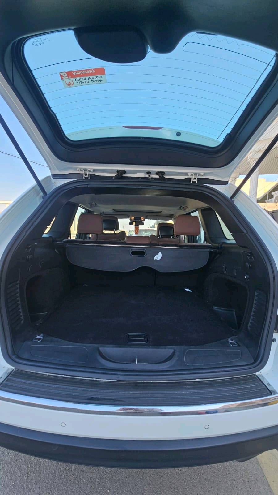 #جيب_شيروكي_لاريدو
#موديل 2013
السيارة  خليجي بنزين عادي رقم بغداد الدولي انكليزي حجم #المحرك 6 سلندر  3600 
#المسافة_المقطوعة8٢ الف حقيقي.. 

#مواصفات السيارة فول 1/1

1.شاشة كبيرة 

2.بصمة تشغيل 

3. مقاعد جلد اصليه 

4.كراسي كهرباء

5.داخل بيجي 

6.المقاعد تدفئة مع تبريد 

7.سلايت بنرواما

8. سستم صوت 

9.جنطة قطعتين 

10.يدات ستيل اصل 

11.تبريد قطعتين ثلج 

12.تحكم استيرن جهتين 

13.ناقل حركة ٨ نمر 

14.فور ويل 4×4

15.كاميرا خلفية دوارة أصلية 

16.حساسات امامي خلفي

17.زراكات لايت 

18.كلوب طوارئ بالجنطه

19.برده بالصندوق شركة

20. ماوس تحكم أنظمة القيادة 

21. بصمة أبواب