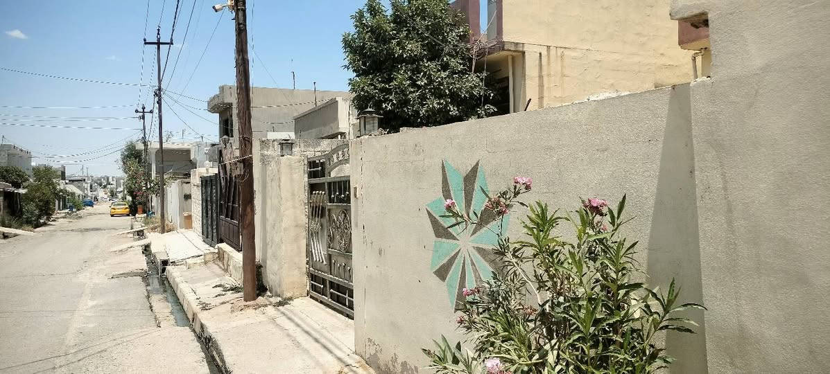 عقار للبيع بيت 200 متر طابقين اربع غرف نوم يصلح لعائلتين فول خدمات 61 ملیون بس یحتاج سبغ وترتیبات عنوان كركوك شوراو الاولى قرب سوق مدرسة خاك ***********
