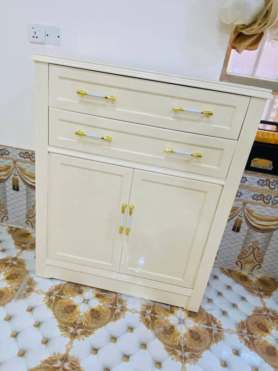 معرض الاحامد لبيع غرف الابيض الصاج وبسعار مناسبه التوصل ***********
