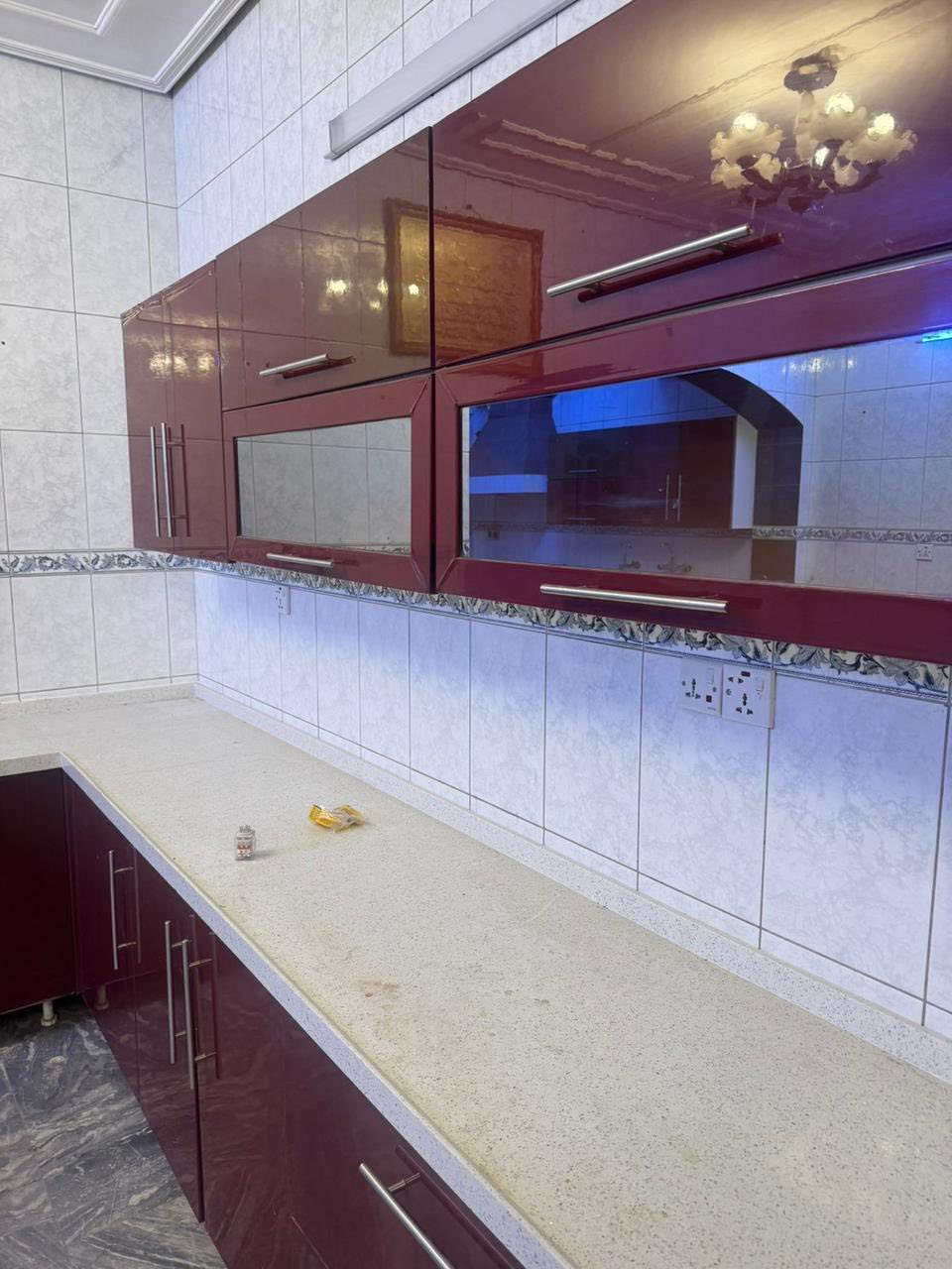 السلام عليكم كاونتر ضخم للبيع واضح بالصورالسعر ٧٠٠ العنوان خلف بانزينخانه البنوك  ***********
