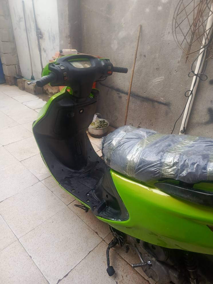 سلام عليكم دراجه فراشه. كفرات جديده  السعر 350 مكاني أبو لخصيب *********** البصرة, العراق
