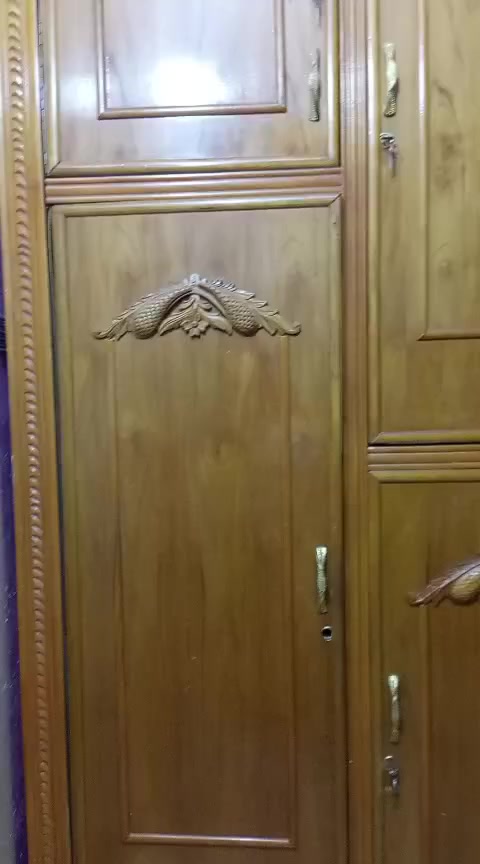 السلام عليكم ورحمه الله وبركاته...عندي غرفة  6 باب ..صاج أصلي تفصال ب700 وبيها مجال كلش مستعجل ع بيعتها وهذا رقم التواصل..***********
