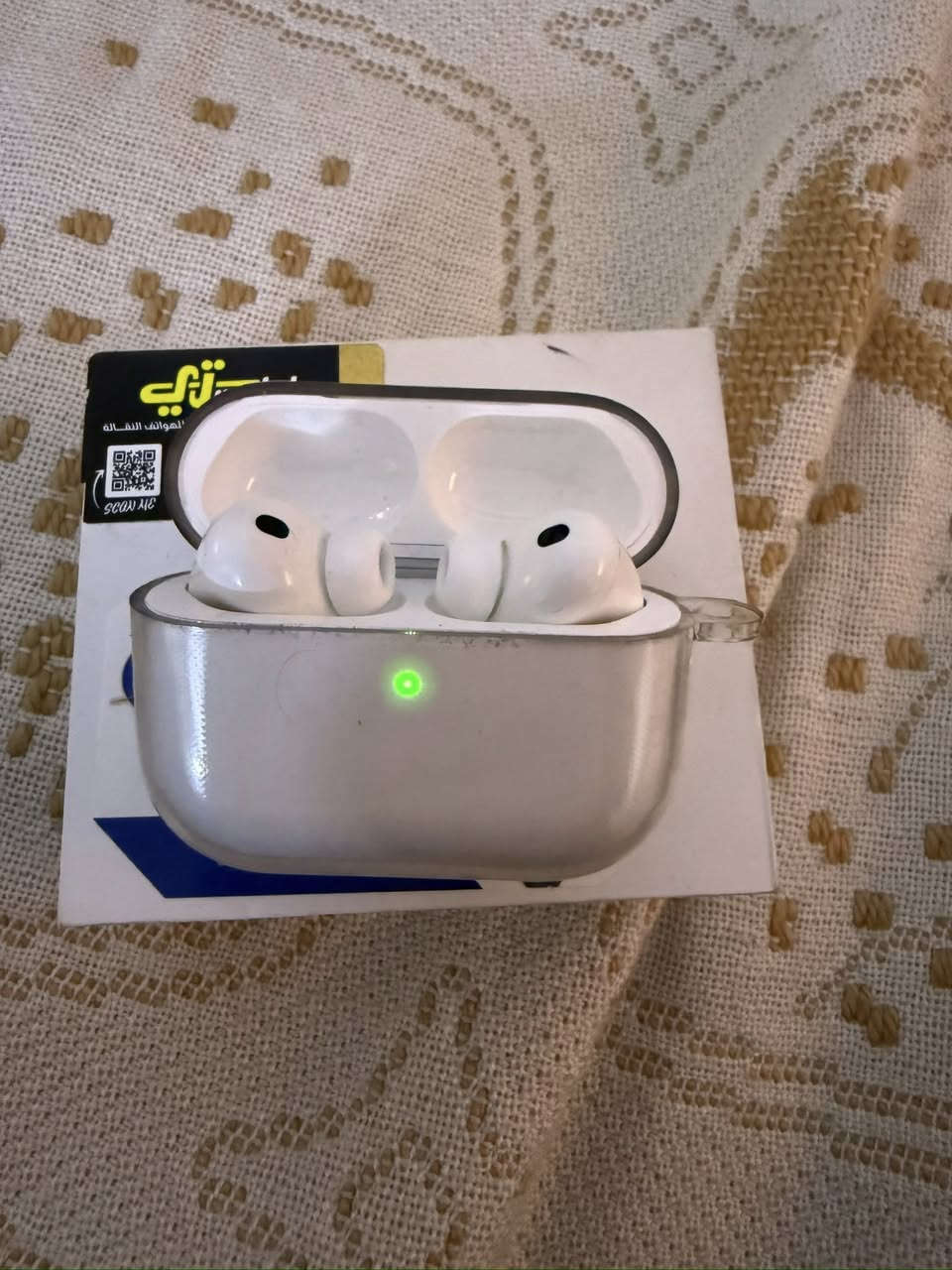 السلام عليكم 
ايربودز برو جيل ٣
نظافة السماعة100%
السماعة بدون زلخ لان حاطلها كفر
السماعة بعدها بلضمان مفتوحة من الباكيت بشهر ١١
سعرها 325
*********** واتس فقط
