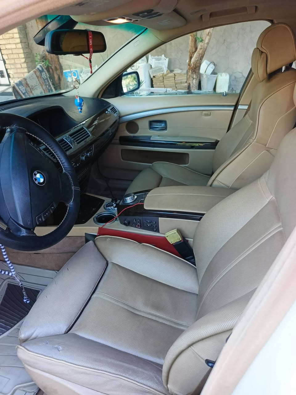 سلام عليكم اخوان BMW750LI باخره موديل 2008 رقم بغداد تحويل ثاني يوم سياره بلاديه لاضربه ولاخياس ولا قطرت صبغ شرط ماعدا دعاميات مكينه وكير جدد وبيهن ضمان سياره 4بوب شفط+جنطه شفط+5بردات كهرباء سياره كله على لبلاد تجي وتشوف احلا من صوره مكان سياره بابل الحمزه الغربي للتواصل *********** سياره فول اني ماذاكر موصافات الي بيه
