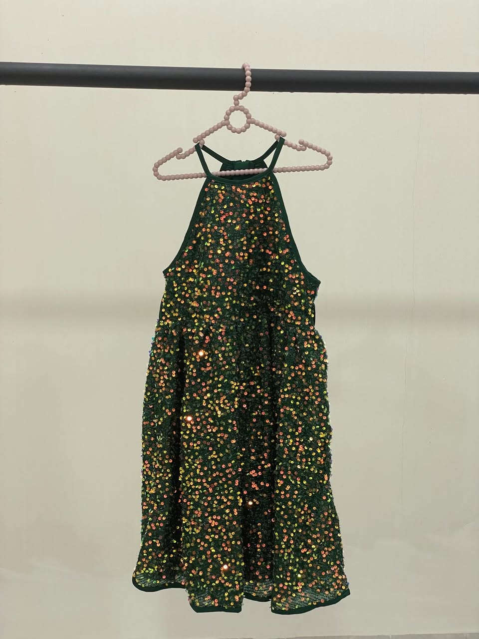 السلام عليكم 
مجموعة فساتين حفلات واعراس 
💫✨💖

تفاصيل القطع مكتوبه بقناة التلي 
https://t.me/hz_s_tore

التواصل رقم الواتساب : ***********

حساب الانستا: hz_s_tore

سعر كل الفساتين على 8 الف
