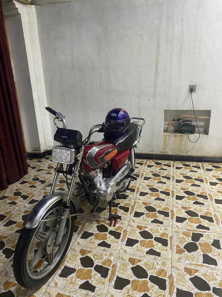 ايراني اربعه كير للبيع
تانكي وصفاحيات ولايت ودشنوا وسوبايه وجاملغ 
خلفي وبك لايت وصينيه زنجيل جدد 
مشدودات بس تربطهن دراجه نضيفه 
مكينته سعر ٣٢٥ 
***********
