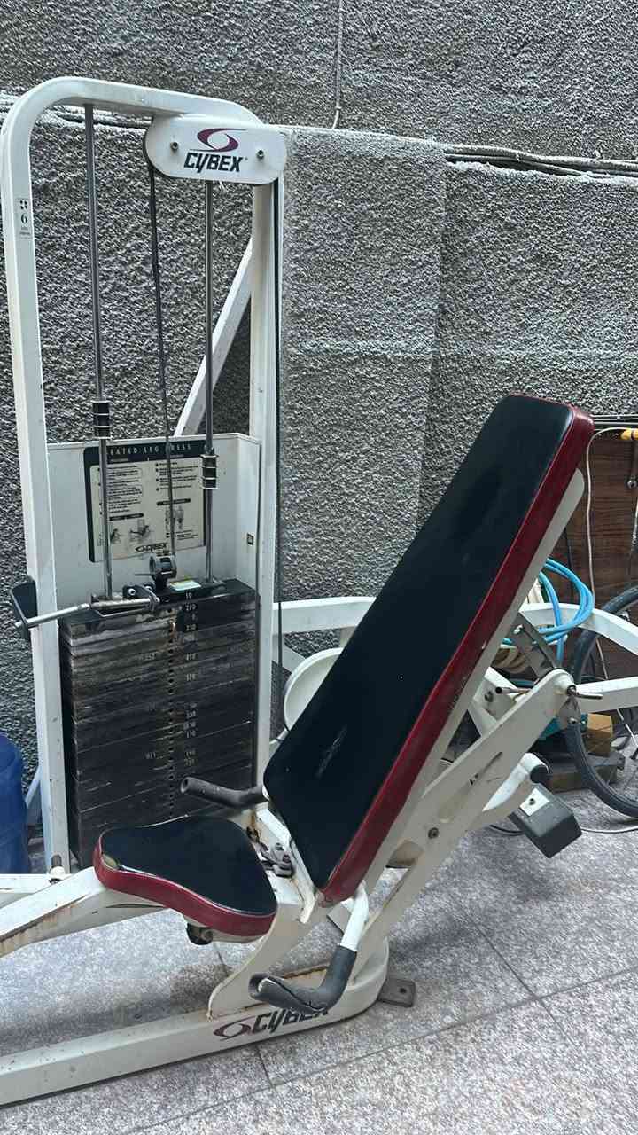 للبيع بأنسب سعر لعدم التفرغ ، جهاز ضغط Leg press شركة سايبكس أصلي ثقيل جداً جداً ، الأوزان ثقيلة مال محترفين
الجلد والدوشمة مالته نظيفة كلشي ميحتاج ، الجهاز شغال بالكامل لكن متروك
مكانة بغداد  للتواصل على الرقم ***********
