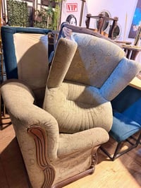 كرسيين وقنفه • ٤ طاولات • الحله