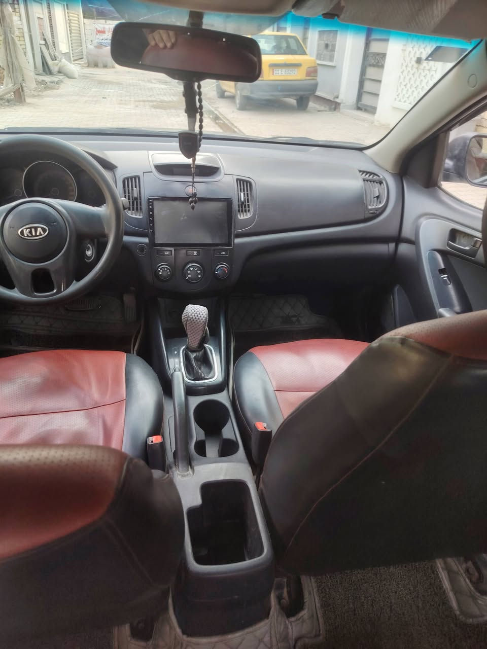 السلام عليكم سياره سيراتو للبيع خليجي بيه تخم تاير جديد ومحركه 1600 دوش بيه خيط تبخير كلش بصيط  سياره جارده كدام عينكم سياره يرادله ترتيب بس سعره 80 وبيه مجال  مكاني بغداد حي تونس رقمي *********** واتساب بيه
