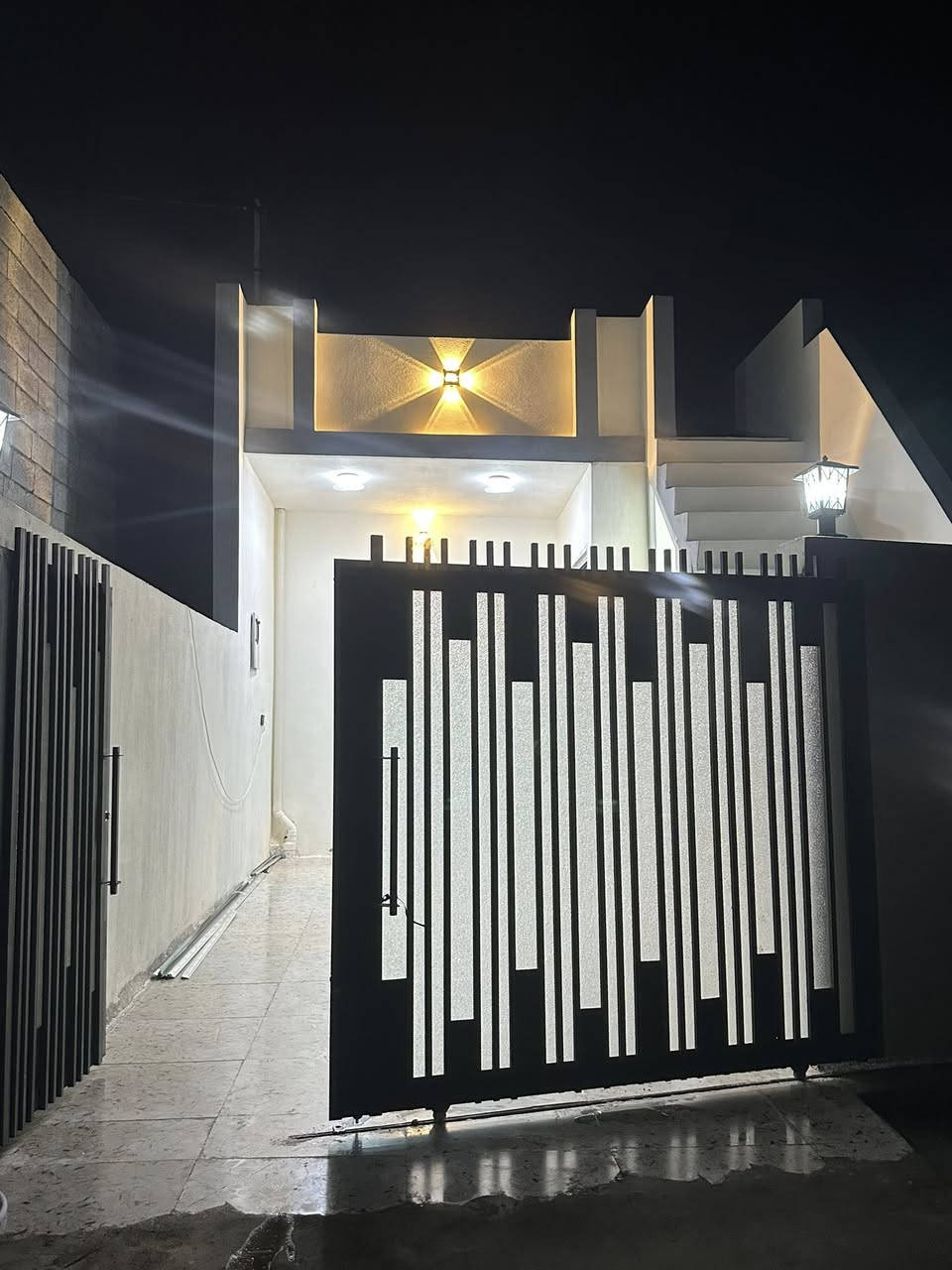 دار للبيع مساحة 115متر رقم فول كاشي بيت جديد سفر موقع كركوك دروازة على طريق سليمانيه قرب جامع خديجة للاستفسار اتصال الرقم ئاريان ***********
