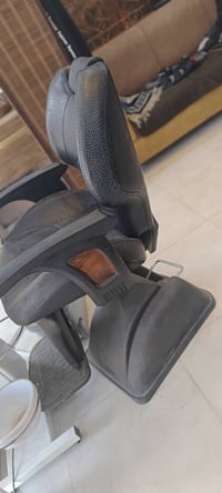 كرسي حلاقة • جهاز تنظيف بشرة • موصل