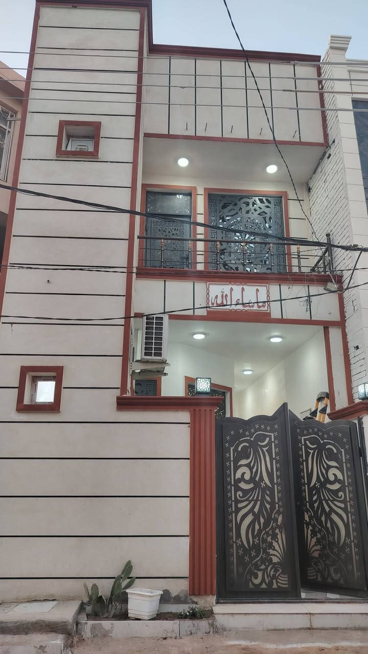 السلام عليكم
للبيع دار ١٠٠ متر طابقين طابوق شغل درجة أولى يحتوي على ٤ غرف نوم  وصاله وستقبال وصحيات العدد ٤ 
العنوان كربلاء حولي مستشفى الكفيل طريق الزوار لاستفسار اتصل *********** او تساب ***********
بناء حديث سنه ٢٥
