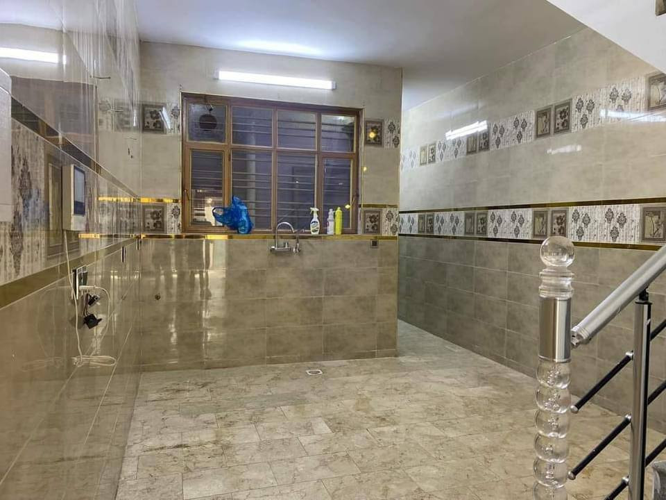 للايجار
بيت 100 متر 
 3غرف  وآستقبال مطبخ 
  وخدمات
الايجار 850 وبي مجال 
حي جهاد ديوان الضباط  
***********
