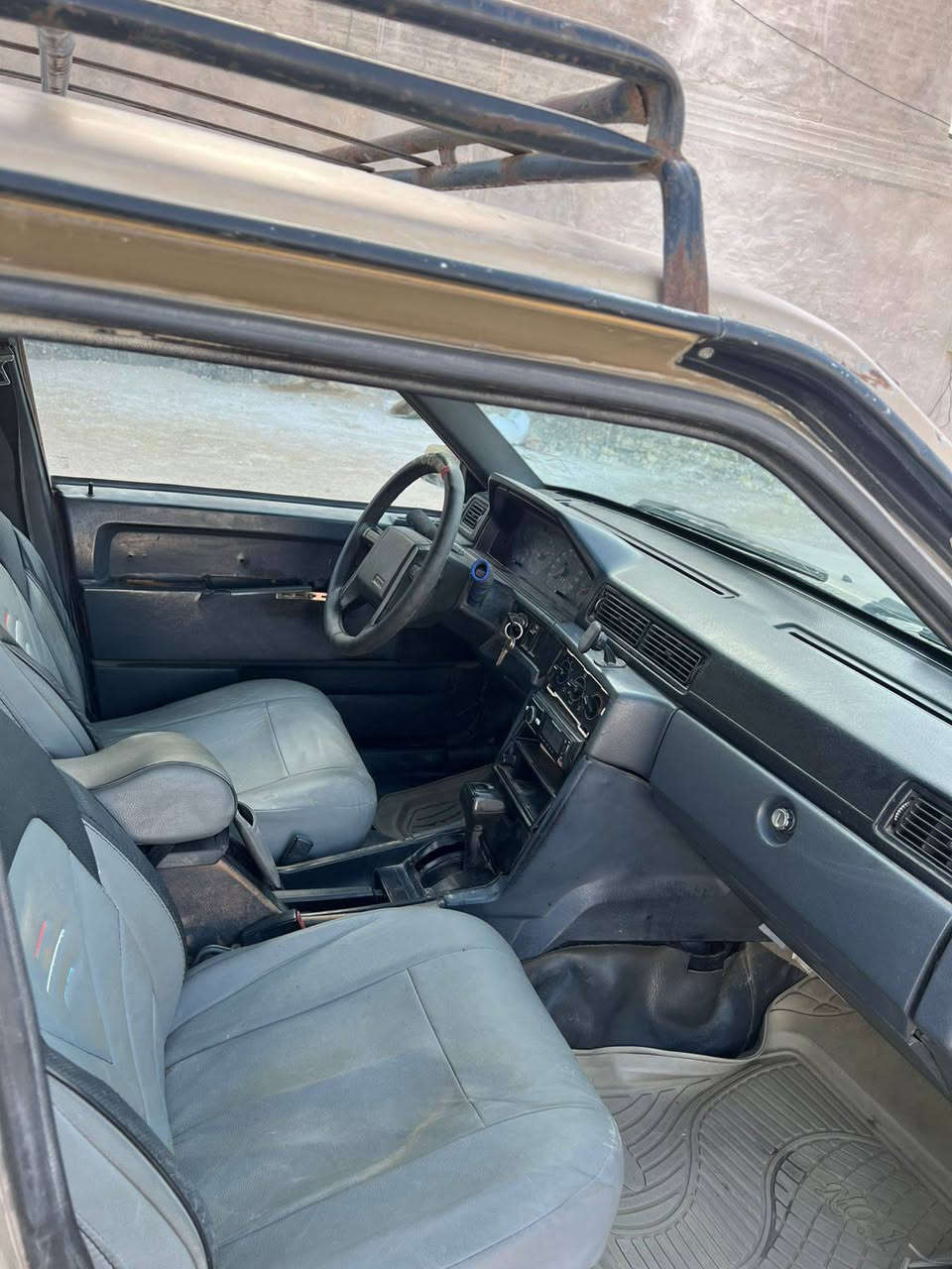 السلام عليكم فالفو 740البيع موديل 1990محرك وكير جيد تبريد ثلج تخم تاير غرفه جيده السعر S28 وبيه مجال قليل ***********

