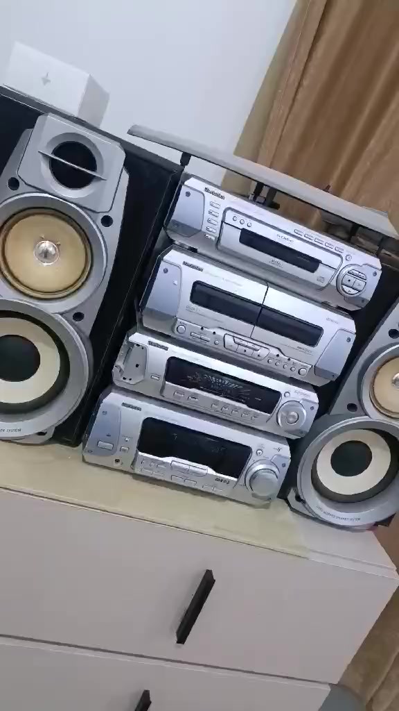 سستم تكنكس ياباني شغال راديو مسجل اوكس  السعر 200التواصل  على الرقم ***********
