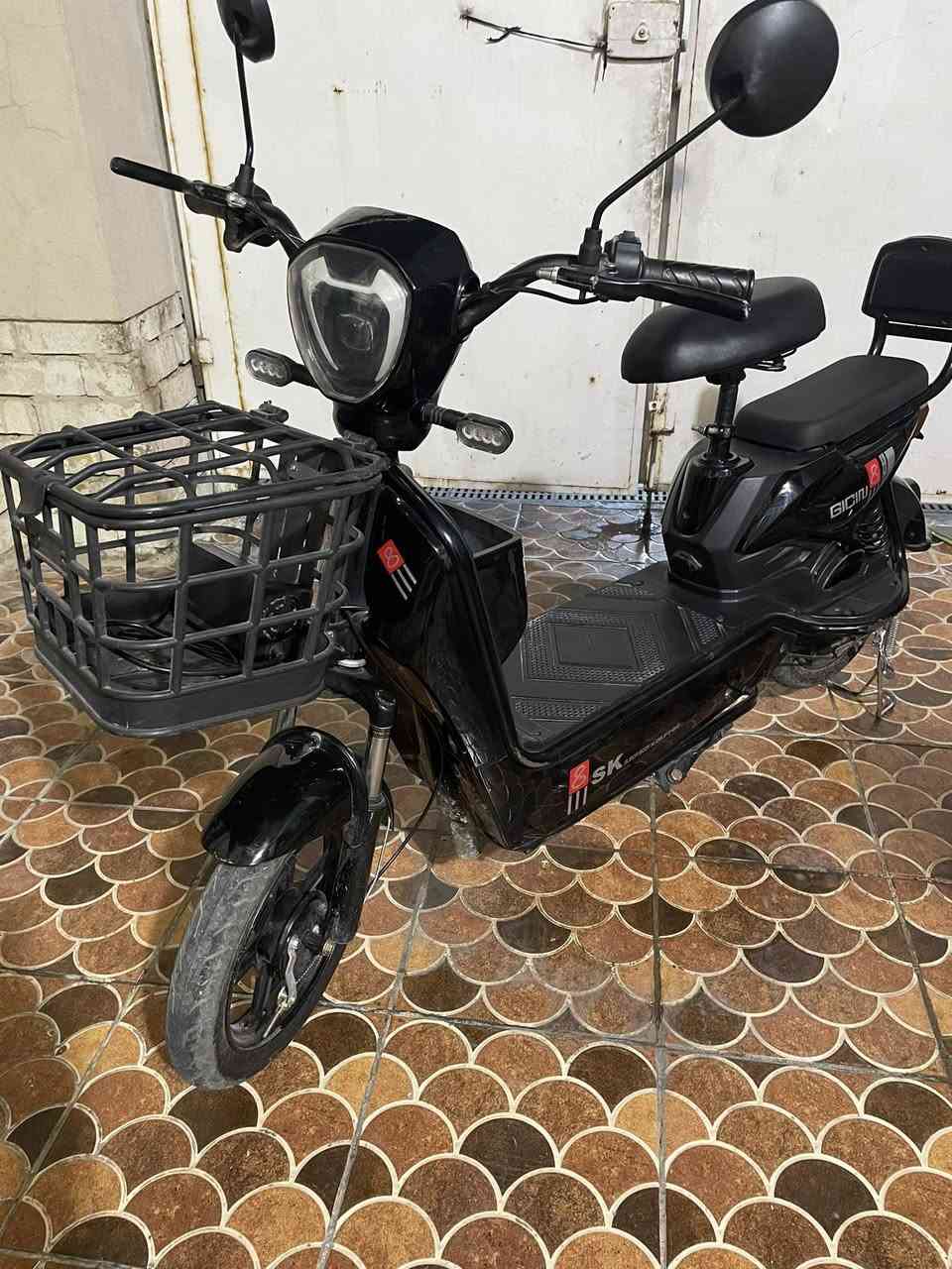 دراجة شحن للبيع نضافة فول ٢٥٠ بسعة مجال قليل  مكاني حي الجهاد ***********
