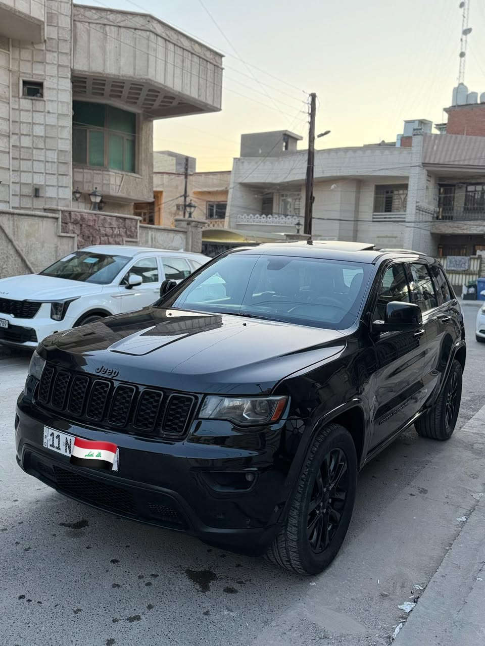 جيب شيروكي 2018 بلاك توب رقم بغداد باسمي
فول مواصفات محرك 3.6 حادث جاملغ وبنيد 
فتحة سقف تشغيل عن بعد جنطة كهرباء شاشه كبيره حساس رادار خلفي توقف ذاتي حساسات كشنات تدفئة تبريد وكهرباء 
السعر 190 وبيه مجال بسيط مكاني بغداد السيديه للاستفسار ***********

