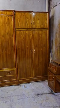 غرفة خشب • ٦باب • طابقين