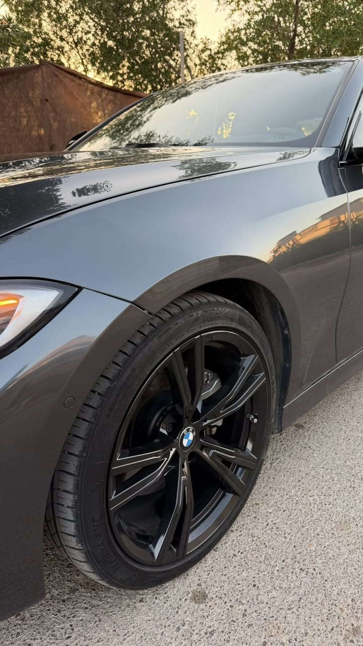 للبيع  🚘
BMW 330i وارد أمريكي 🇺🇸
السعر 25500$
🔹 الموديل: 2022
🔹 المحرك: 2000cc توين تيربو
🔹 الممشى: 73 ألف كم
    • السياره نضيفه جدا
📌 المواصفات:
   • داخل جلد ابيض فاخر
• فتحة سقف
• شاشة ديجيتال
• كاميرا خلفية
• كشنات كهرباء + تدفئة
• هيتر ستيرن
• أبواب بصمة
• مرايا كهرباء
• لايتات أمامية متحركة ويه الستيرن
• إضاءة داخلية LED متعددة الألوان
• ⁠داتا شو 
• ⁠حساسات كامله 

🛠️ الصيانة:
• صيانة كاملة عروش

📍الحادث:
• جاملغ + باب مبدل حادث بسيط 
• التبديل نفس اللون
السياره باسمي تحويل مباشر
مكان السياره بغداد
📞 للاستفسار والاتصال اواتساب:
***********
