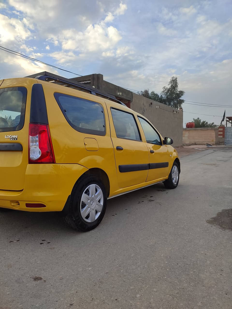 للبيع رينو لوكان 7راكب رقم مثنى 2011 مداور نقص راديتر تبريد مصبوغه حزام اثر طخات بدون عابر السعر 53 رقم صاحب السياره *********** مكانها السماوه الوركاء
