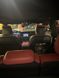 جيب گراند شيروكي اوفرلاند موديل 2024 ( تو كلر ) وكالة هارلم داخل جلد ا...