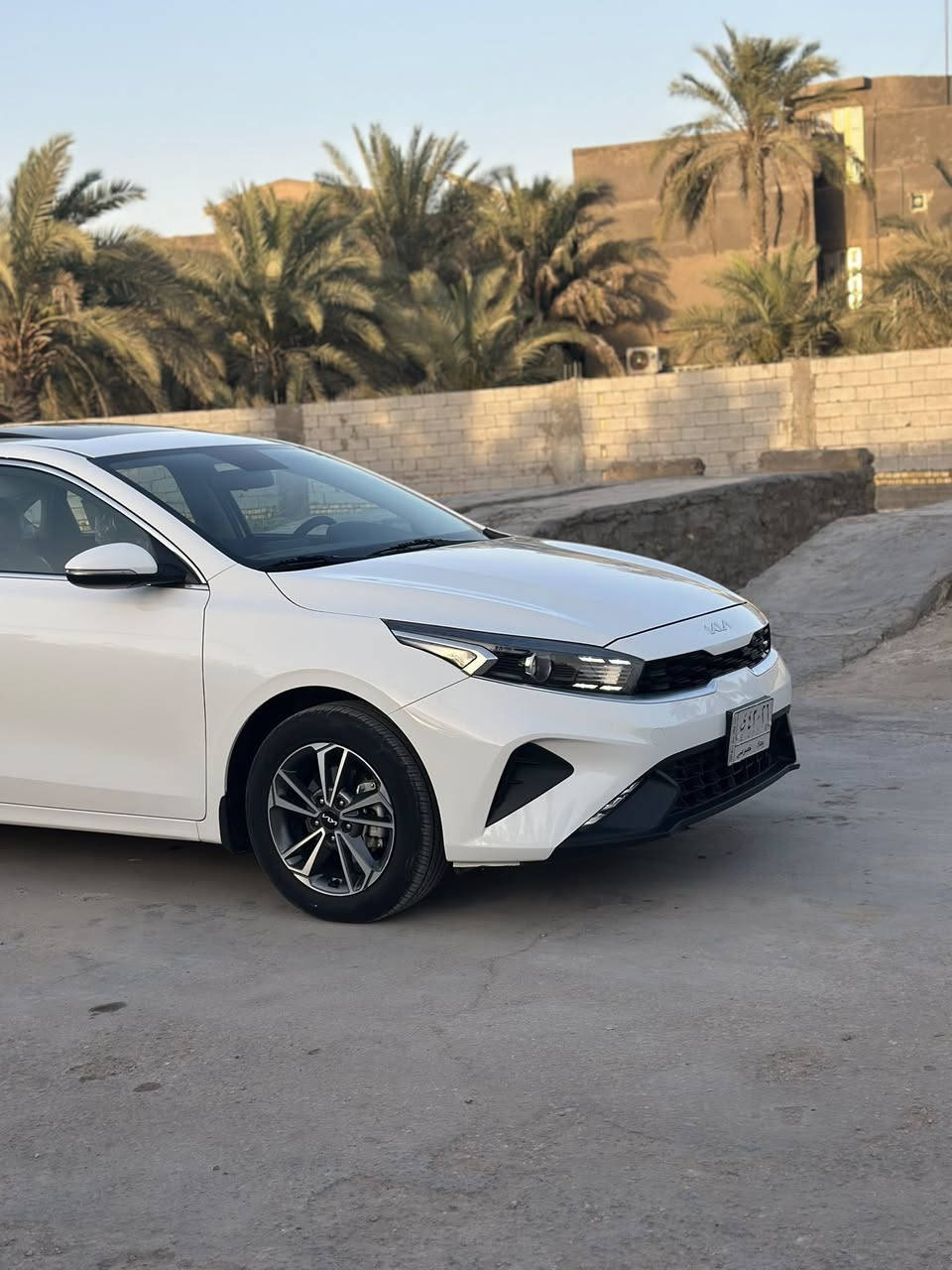 كيا سيراتو 2023 خليجي ماشيه 52 الف  رقم بغداد مكفوله فول مواصفات مكان السياره سماوه ***********
