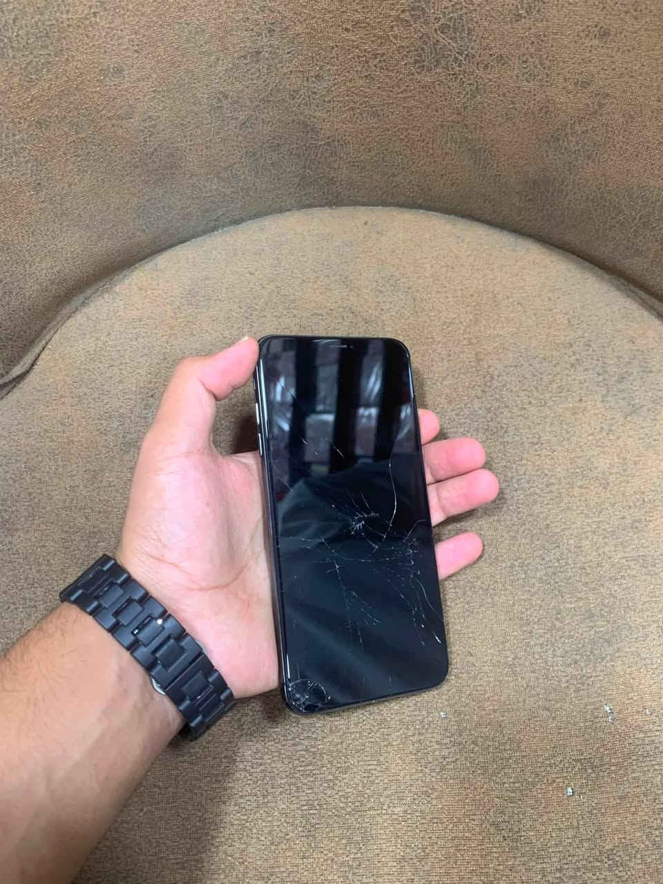 ايفون Xs maxللبيع نضيف وشرط
فقط الشاشه مفطوره 
بطاريه اصليه (72) 
ذاكره (64)
كله نضيف وشغال  كامره دمعه فول اضائا
السعر (125الف) وبي مجال حك جيتك  او مراوس ب ايفون 11 

‭***********‬
***********
