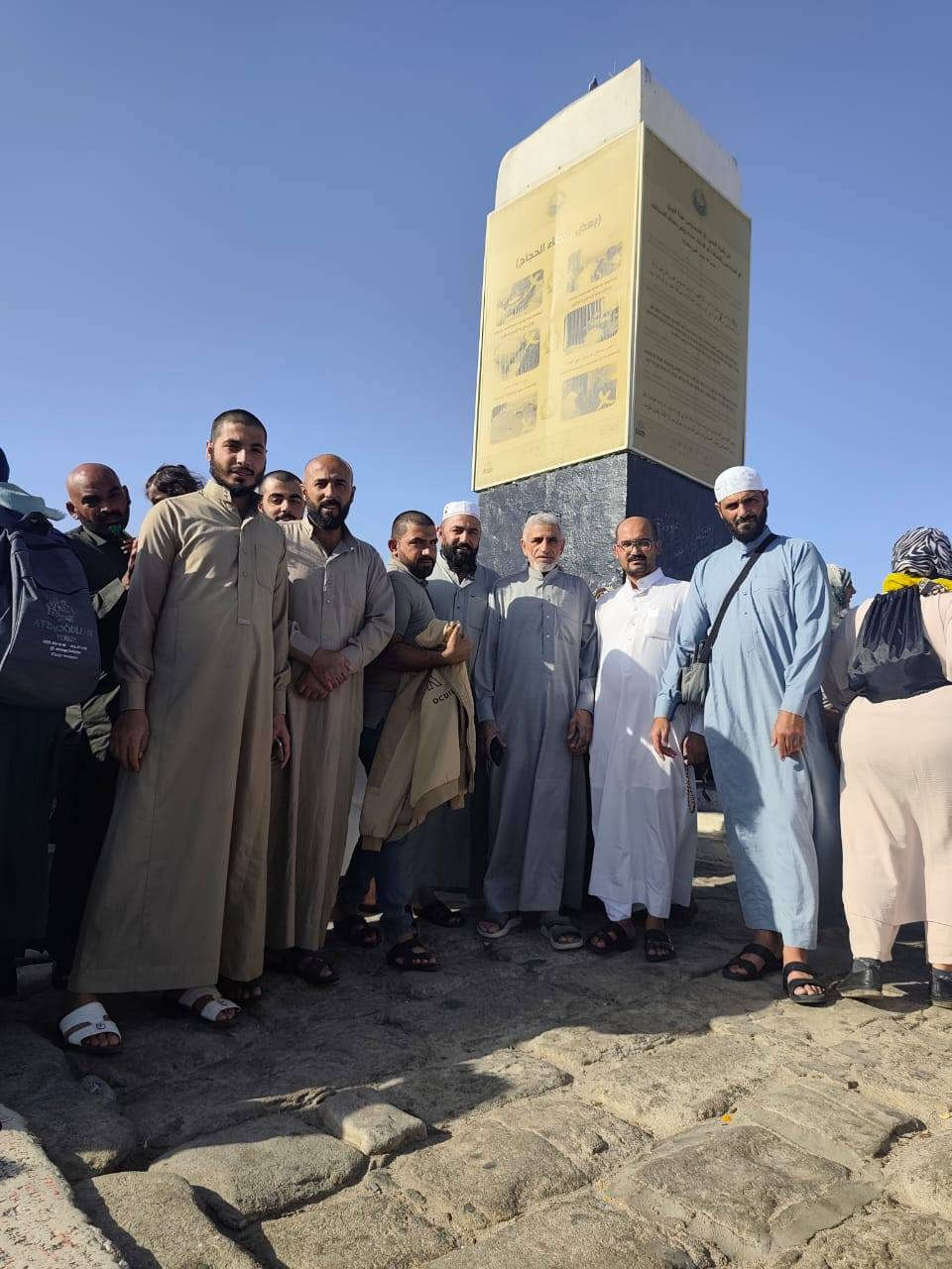 ضمن برنامج شركه الهدى للحج والعمره مزرات  مكه المكرمه المتمثله بجبل الرحمه ومزدلفه ومنى ورمي الحجرات وشرح مناسك الحج ومن ثم الذهاب الى غار حراء 
مع تحيات اداره شركه الهدى للحج والعمره  
المدير المفوض مكي محمود الكرغولي. 

***********
***********
