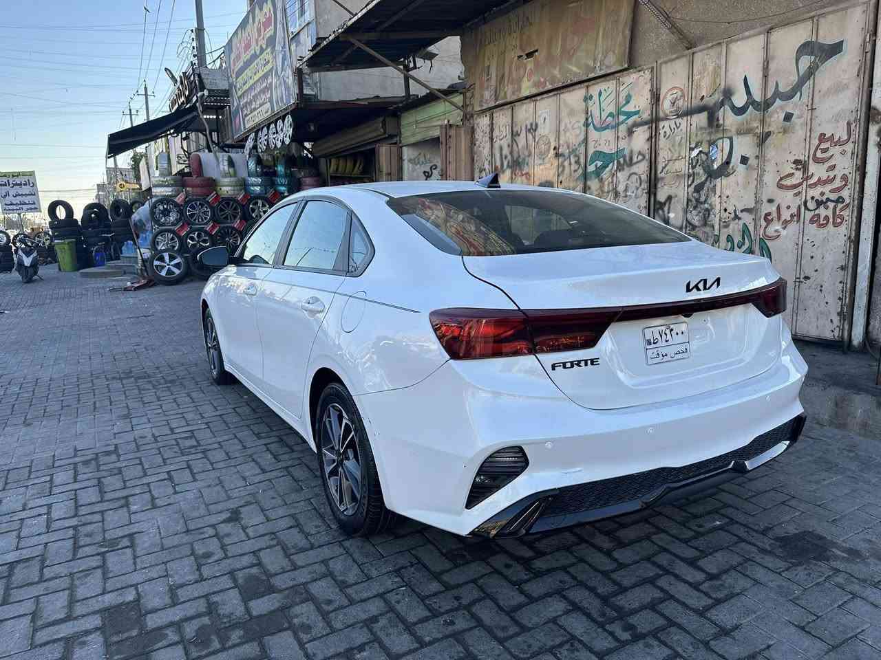 السلام عليكم 
للبيع فورتي 2023 دخول جديد (بدون رقم {فحص مؤقت} ) 
منفيست بأسمي 
*الموصفات 
 
محرك 2000 دوش 
‏‎كامره دوراه 📷
‏‎شاشه كبيره تدعم 
‏📲Android Auto/car play
‏‎خرائط Gps 📌
‏‎رادار امامي 🚷
‏‎سياقه ذاتيه /تحديد مسار 
‏‎اوتو بريك (توقف ذاتي عند الاقتراب ⚠️)
‏‎فول تحكمات ستيرن 
3 انظمة قياده 
‏Sport/Normal/Smart
‏‎كروز مثبت سرعه
‏‎ويل كب كروم 
‏‎حساس اطارات 
‏‎شاشة ظبط واعطال بل دشبول 
‏‎
3منافذ 
‏Usp/ Aux/ 12v
دسك/ مانع انزلاق/Abs
‏‎السياره جديده وجاهزه بدون نواقص👉👉👉
 حادثها (بارد بل بنيد وبل جنطه بيهه صبغ بس مكان الرقم الي بل جنطه بدون ايرباك بدون صبغ بدون فتح اي قطعه كلهه ليبل واحد   ) 👉👉👉
السيارة ماشيه ٢٧ الف 
اعيد واكرر بدون صبغ بدون فتح اي قطعه بدون ايرباك 👉
عنواني :بغداد حي العامل  
السعر 143 وبيهه مجال 
 
للاستفسار :***********
