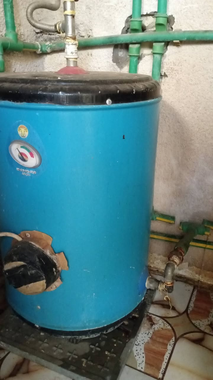 سنك نضيف 3بيبان +مجر سعره 60الف +صخان نضيف ما مستعمل هواي سعره50الف*********** مكاني الكراده +الجادريه
