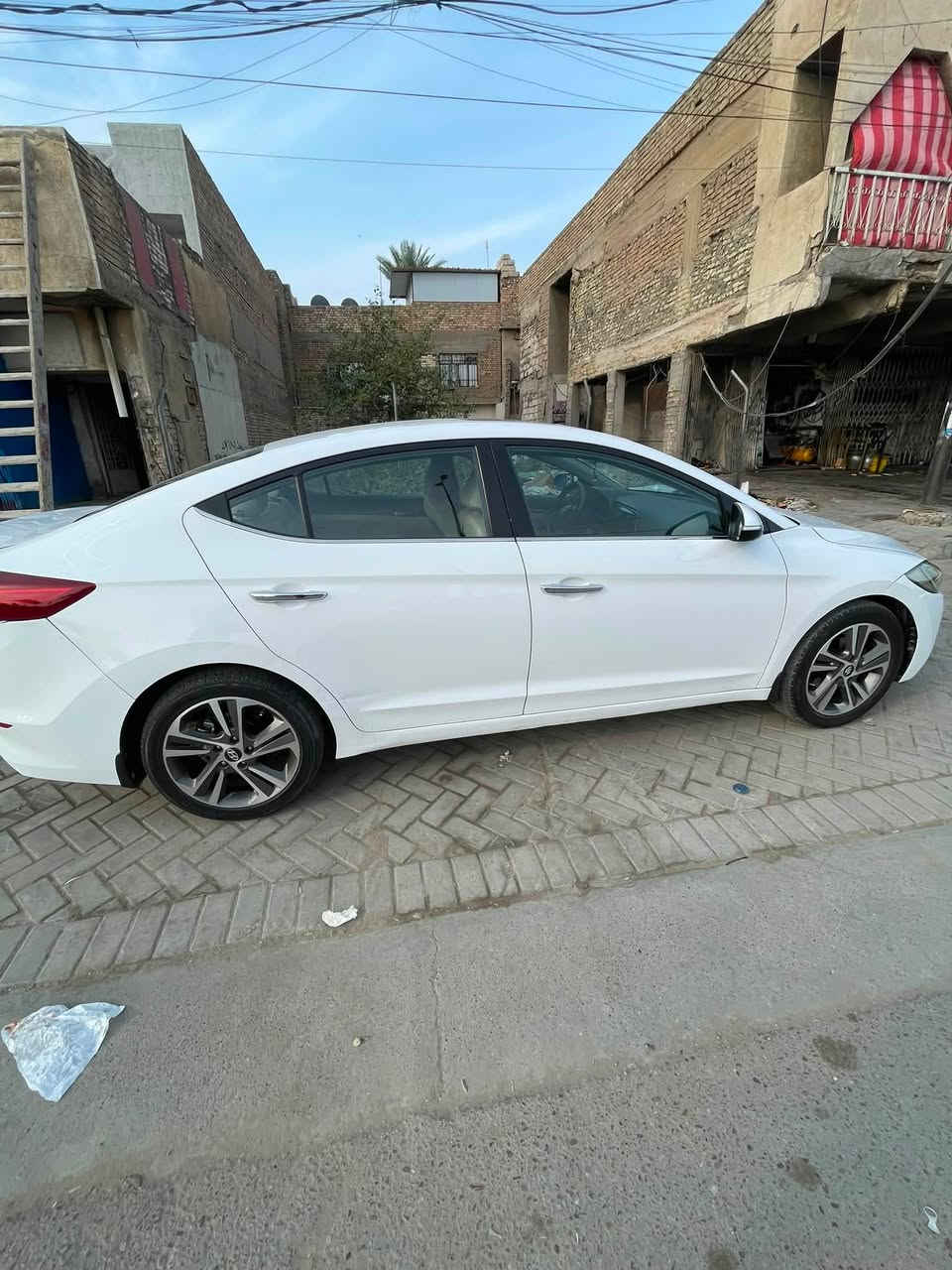 النترا 2017 خليجي فول عدا البصمة 
بأسمي السياره ورقم دولي جديد 
كشنات جلد 
تحكم ستيرن 
شاشة وكاميرا خلفية
فتحة سقف 
تبريد قطعتين 
مري شفط 
اشاير مري 
5ويلكب كروم 
حساسات خلفي 
محرك 2000 دوش مكفول من الفتح 
كير atm 
صبغ جوه الرقم الخلفي في نهاية الجنطة فقط بدون دواخل 
وصبغ دوسات ثنين 
وبيها بارد 3 مكانات 
للاستفسار *********** 
السعر 133$
