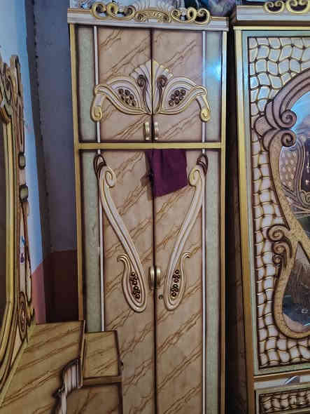 سلام عليكم  عيني موجوده قرفه لبيع منو يشتري خابرني عله هاذ رقمي ***********
