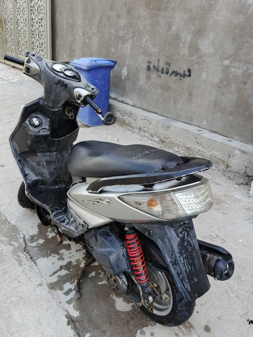 سكنز فحل نوزل ياباني قبغ نفخ استان حساس مكينه ناعمة صدر جديد دبل خلفي جديد بريك كامل جنطه دوشمه جديد تايرات جدد وياله نضافه الدراجه نقصه فقط باتري للتواصل *********** مكاني كاظميه
