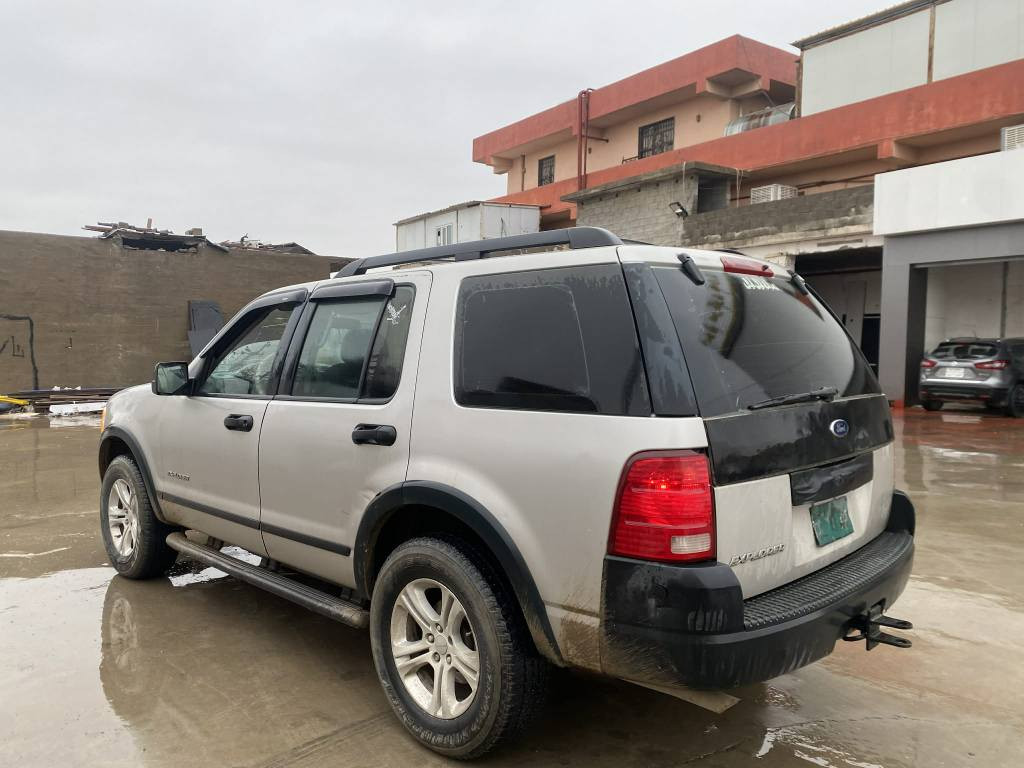 فۆرد 2006 ساغ بێ ڕەقەم 
فول فول مواسەفات 
کێشەی مەدەنی بەشەرت
بێ سبوغ بێ لێدران بێ دعم 
6 پستۆن گێرو مەکینە بەشەرت 
سەیارەکی مەزبووت نرم و خۆشە
کارەبای کامل مەزبووتە جرکەی تێدانیە 
سعری 45 کەمێک مەجال شوێن هەولێر 
*********** أربيل, العراق
