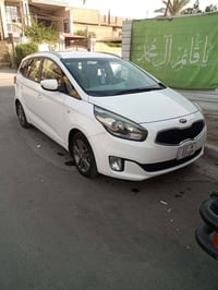 للبيع كيا كارنز خليجي موديل 2015 محرك ٢٠٠٠ دوش السعر ١٤٥......07716381...